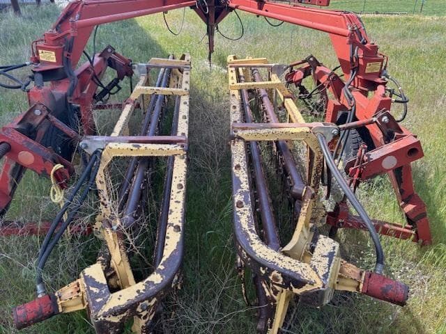 Image of New Holland 216 equipment image 2