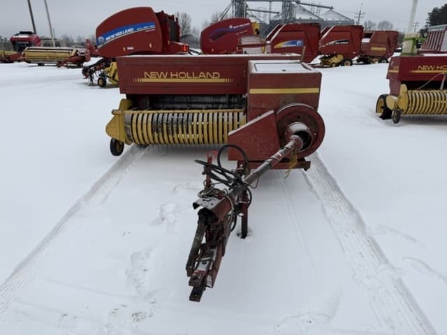 Image of New Holland 565 equipment image 1