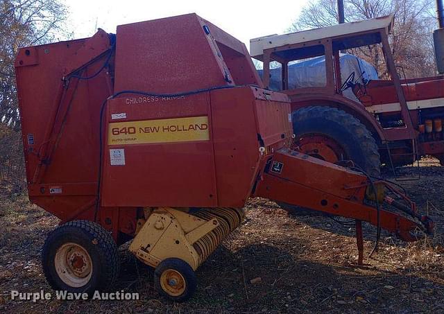 Image of New Holland 640 equipment image 3