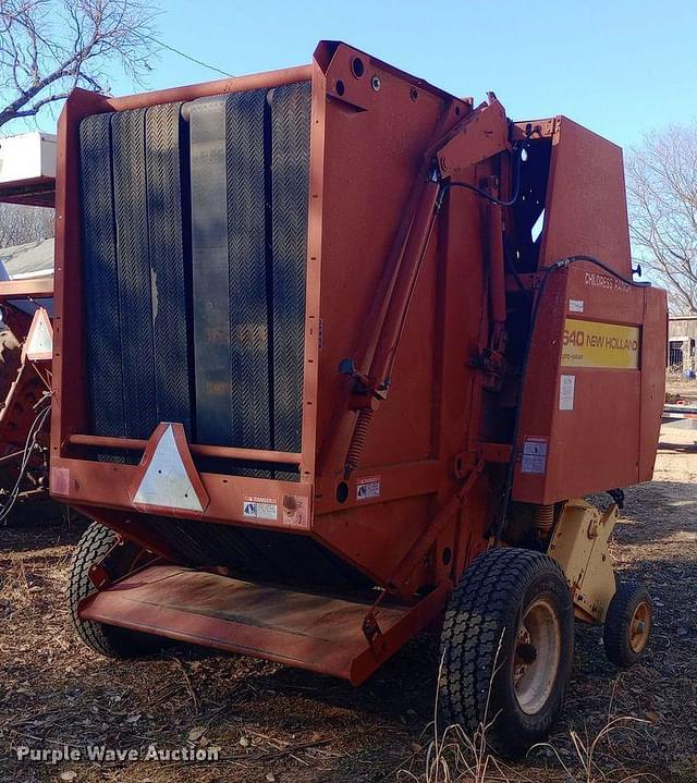 Image of New Holland 640 equipment image 4