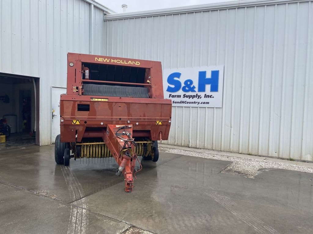 Image of New Holland 660 Image 1