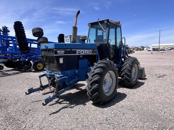 1993 New Holland 9030 Equipment Image0