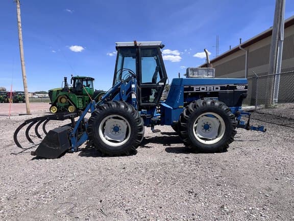 Image of New Holland 9030 equipment image 3