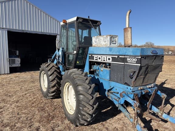 Image of New Holland 9030 equipment image 2