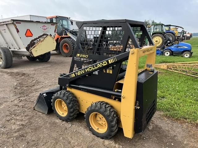 Image of New Holland L250 equipment image 2