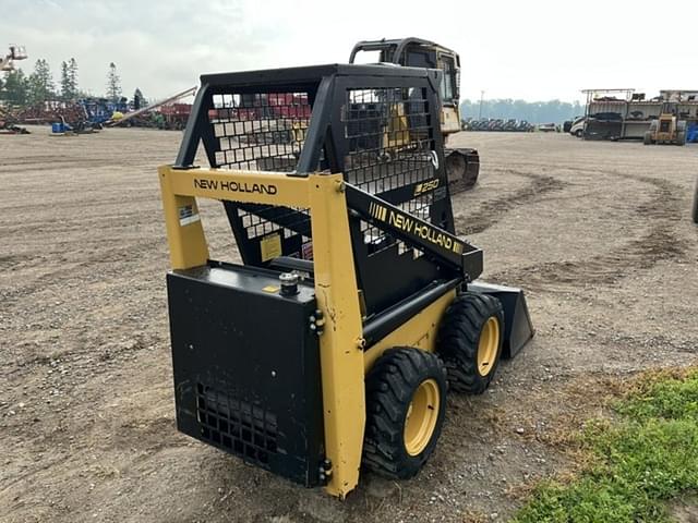 Image of New Holland L250 equipment image 3