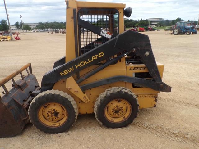 Image of New Holland L445 equipment image 4