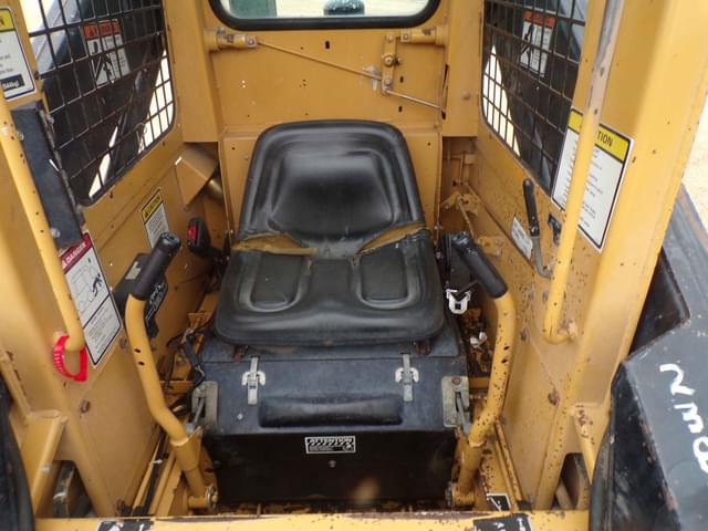 Image of New Holland L445 equipment image 3