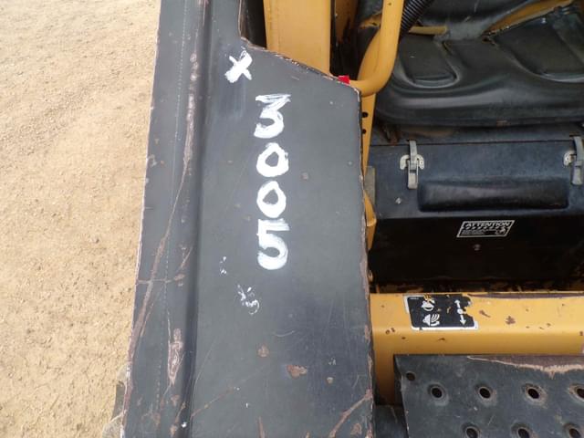 Image of New Holland L445 equipment image 1