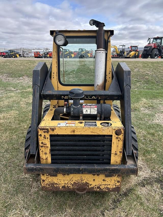 Image of New Holland L455 equipment image 4