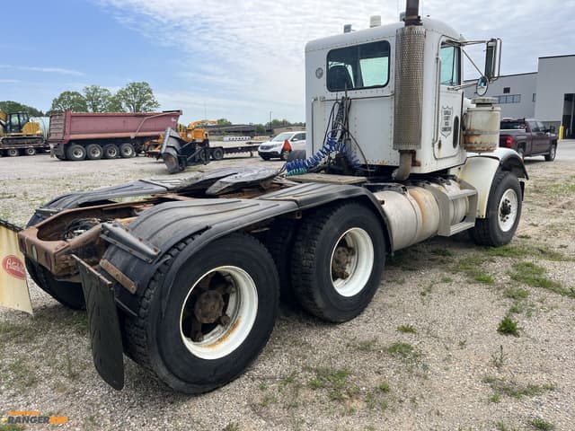 Image of Peterbilt 357 equipment image 4