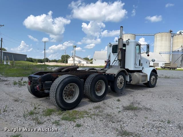 Image of Peterbilt 357 equipment image 4