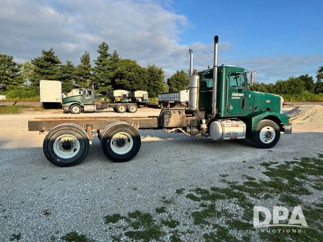 Image of Peterbilt 377 equipment image 4