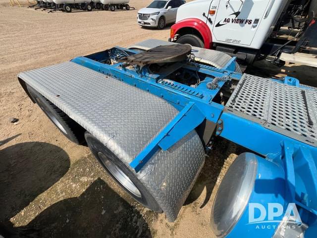Image of Peterbilt 377 equipment image 4