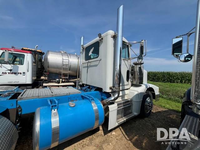 Image of Peterbilt 377 equipment image 3
