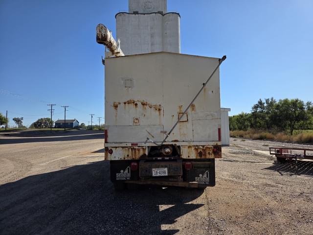 Image of Peterbilt 377 equipment image 4