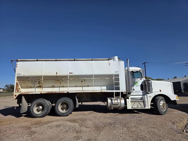 Image of Peterbilt 377 equipment image 2