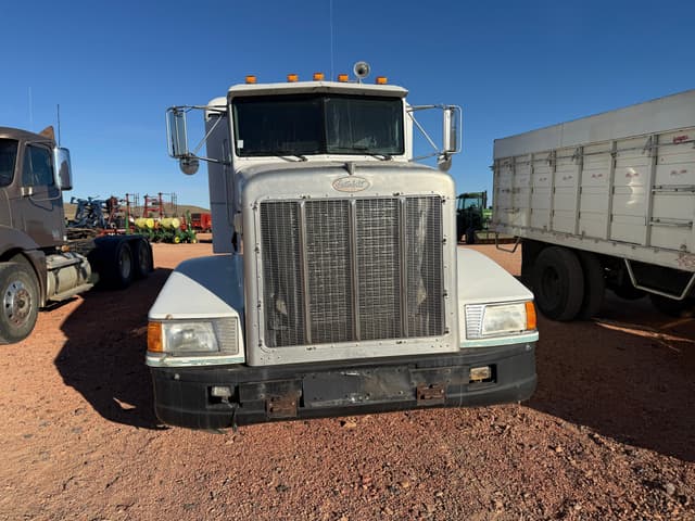 Image of Peterbilt 377 equipment image 3