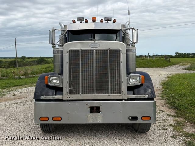 Image of Peterbilt 379 equipment image 1