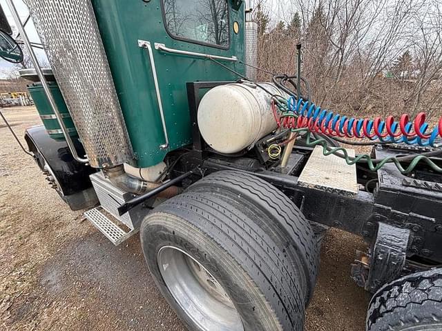 Image of Peterbilt 379 equipment image 1