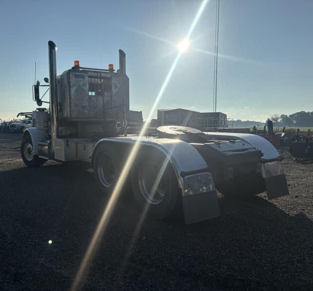 Image of Peterbilt 379 equipment image 3