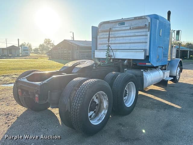 Image of Peterbilt 379 equipment image 4