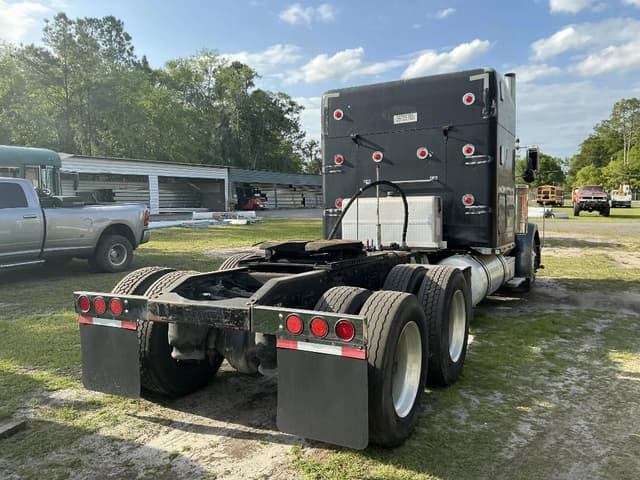 Image of Peterbilt 379 equipment image 4