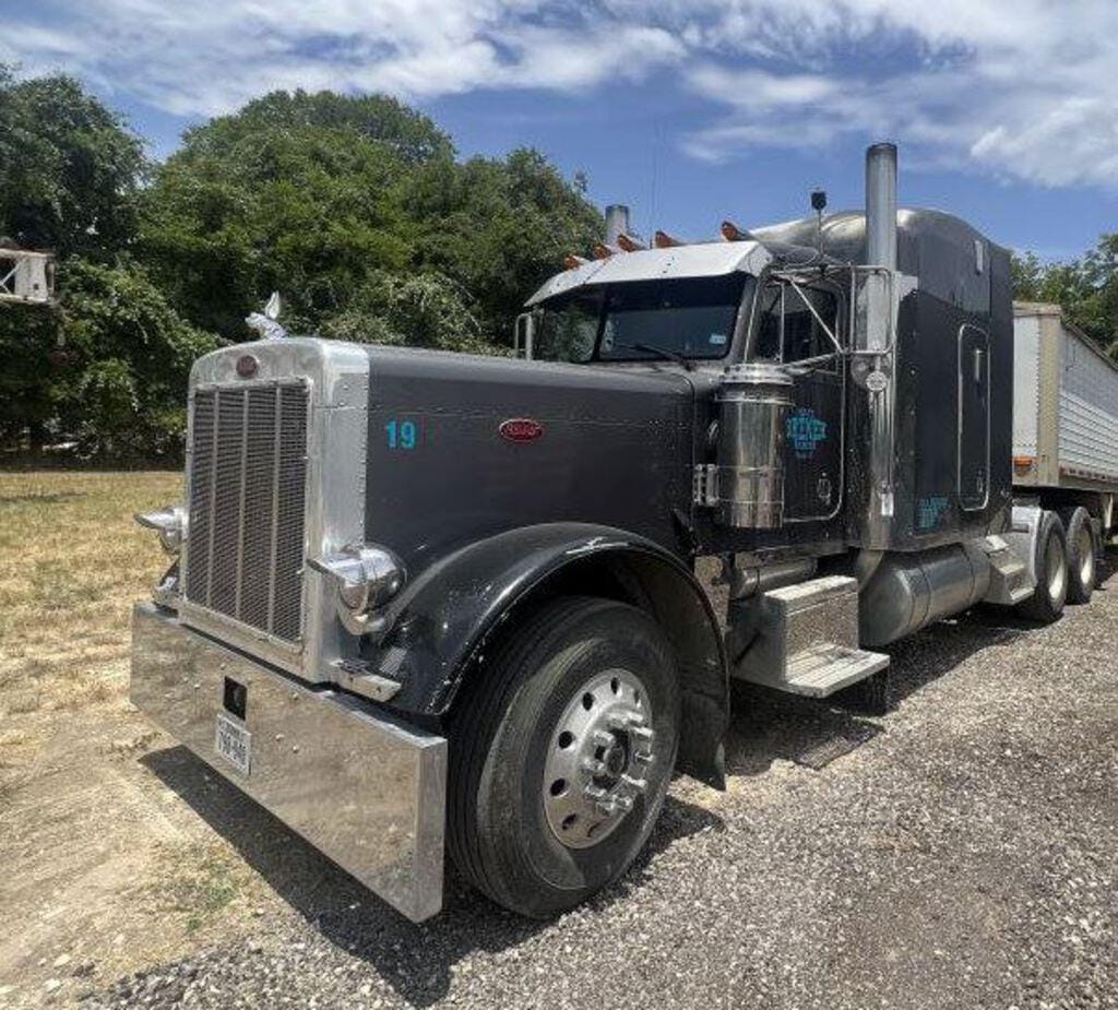 Main image Peterbilt 379