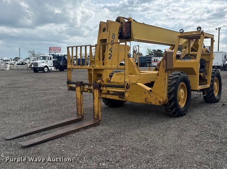 1993 Pettibone 8042 Equipment Image0