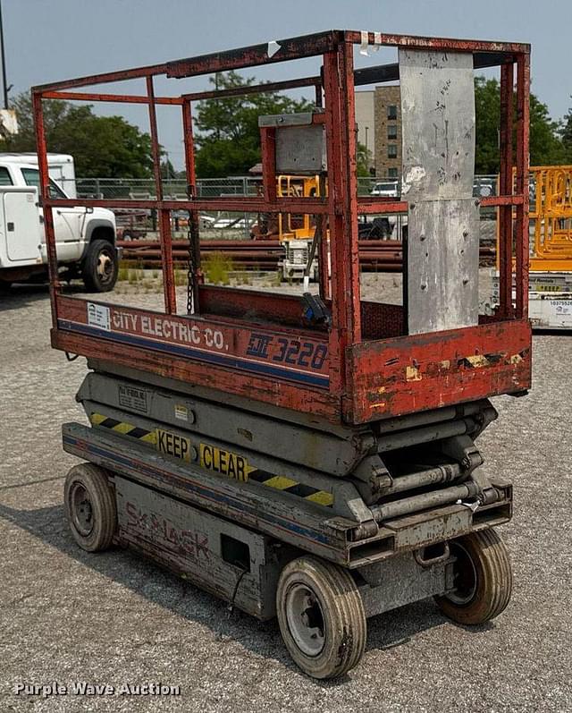 Image of Sky Jack SJ3220 equipment image 2