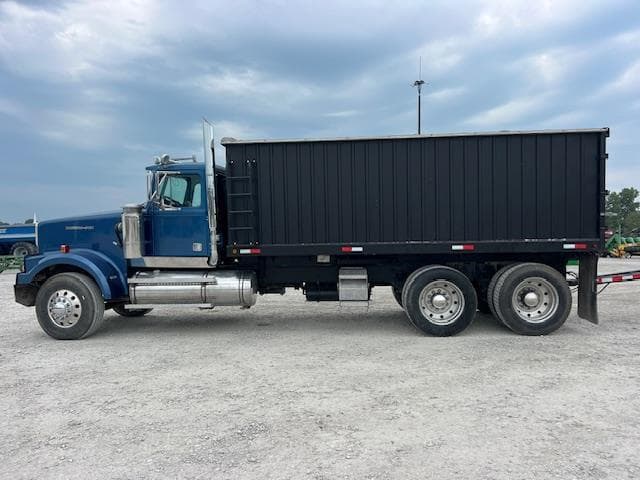 Image of Western Star 4900 equipment image 2