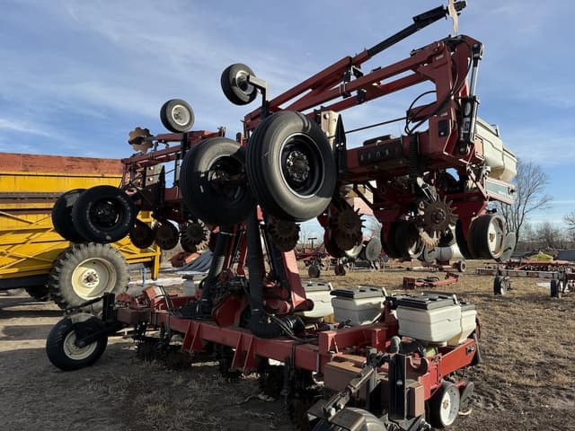 Image of White 6700 equipment image 1