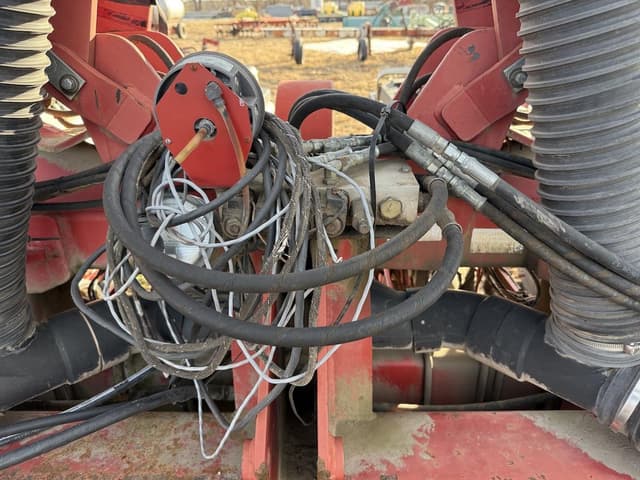 Image of White 6700 equipment image 2