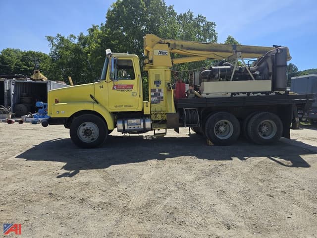 Image of White GMC WG equipment image 1