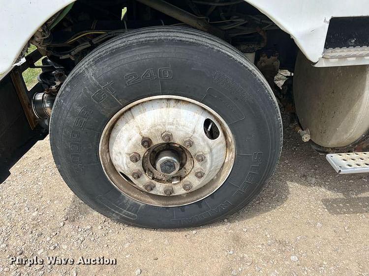 Main image White GMC Undetermined 48