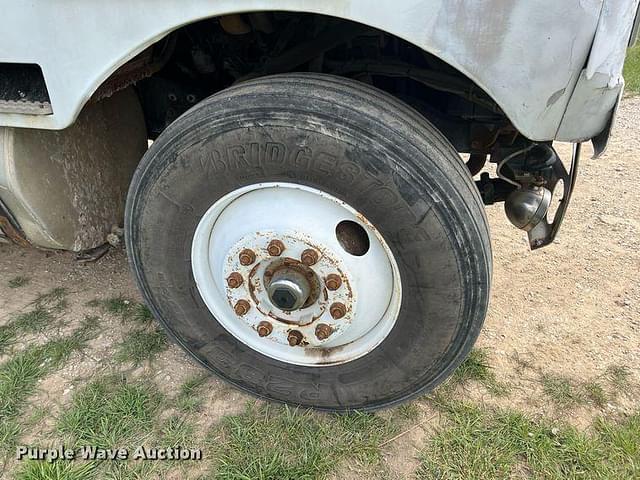 Thumbnail image White GMC Undetermined 51