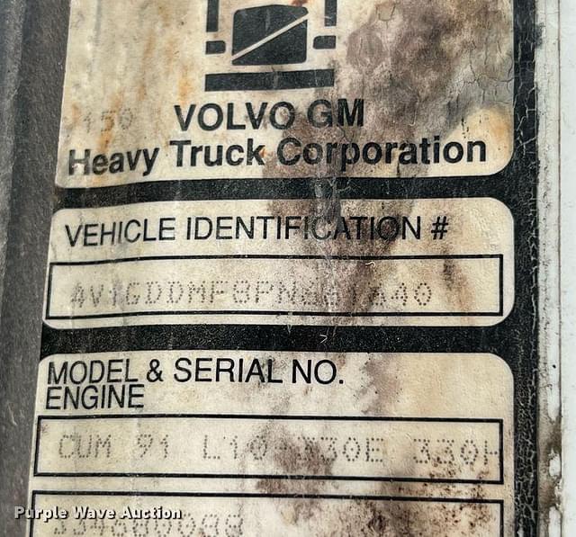 Thumbnail image White GMC Undetermined 63