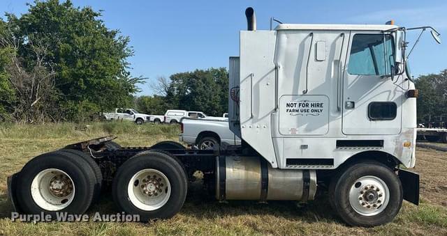 Image of White GMC equipment image 3