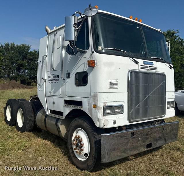 Image of White GMC equipment image 2