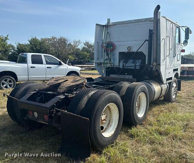 Image of White GMC equipment image 4