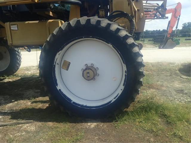 Image of Ag-Chem RoGator 664 equipment image 4
