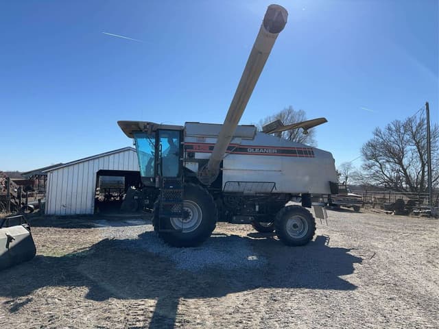Image of Gleaner R52 equipment image 1
