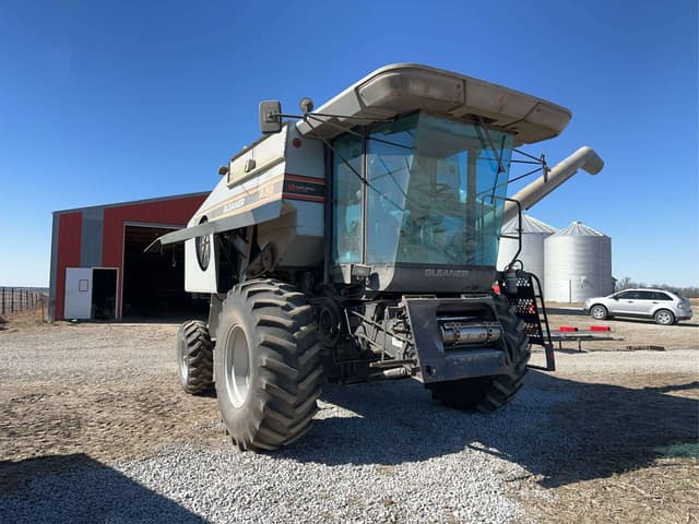 Image of Gleaner R52 equipment image 4