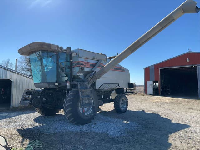 Image of Gleaner R52 equipment image 2