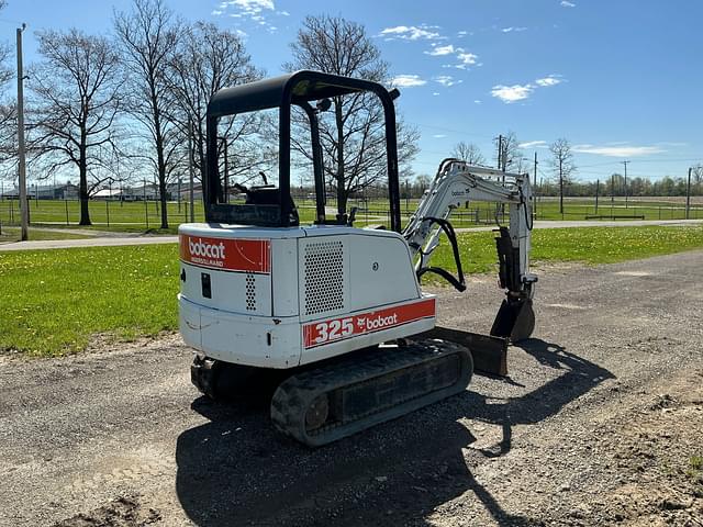 Image of Bobcat 325 equipment image 4
