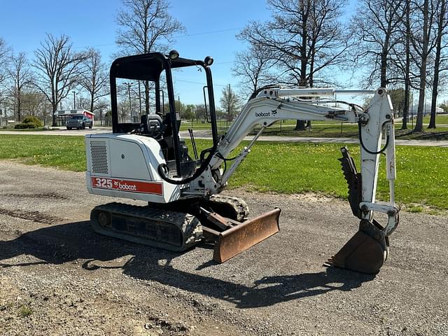 Image of Bobcat 325 equipment image 2