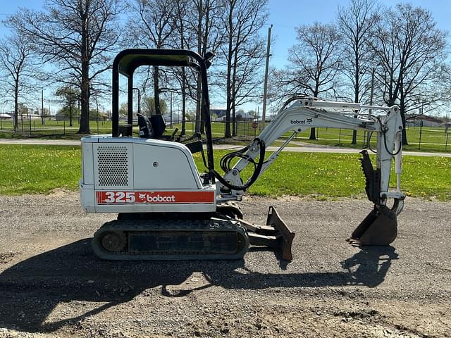 Image of Bobcat 325 equipment image 3