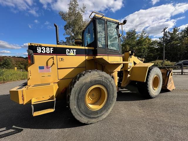 Image of Caterpillar 938F equipment image 2