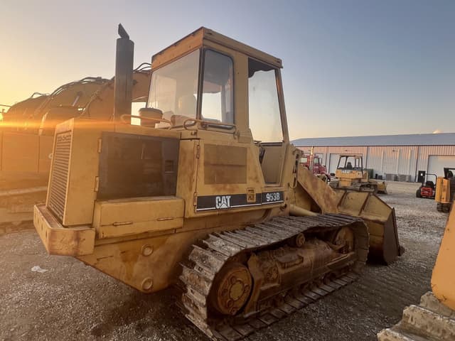 Image of Caterpillar 953B equipment image 2