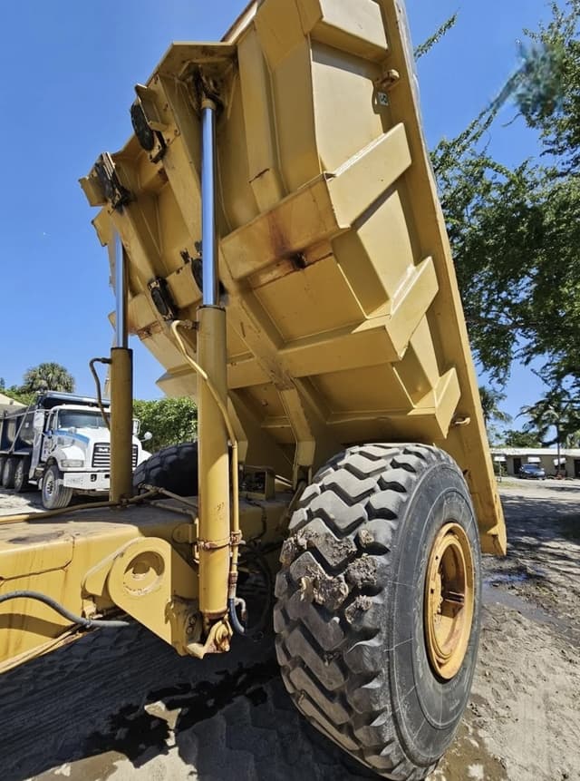 Image of Caterpillar D25D equipment image 4